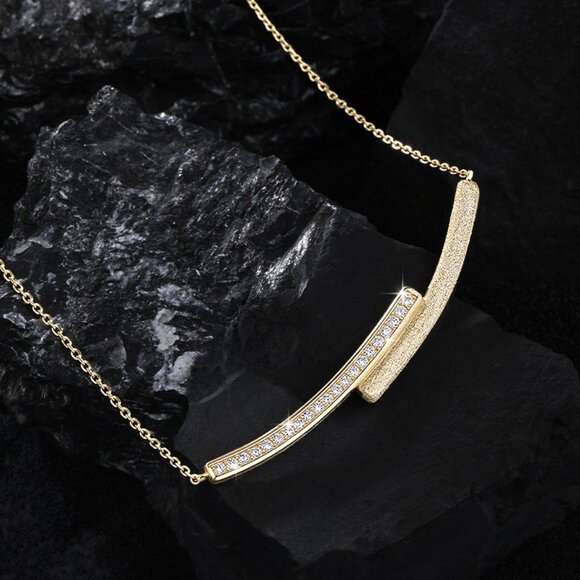 💎NEW Two-Texture Moissanite Curved Bar Necklace S925 /Gold Color - Picture 1 of 7